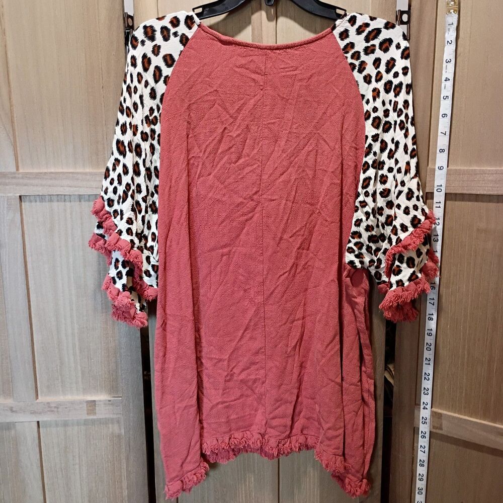 Umgee 2xl patchwork leopard raw hem linen blend shirt - Picture 3 of 4